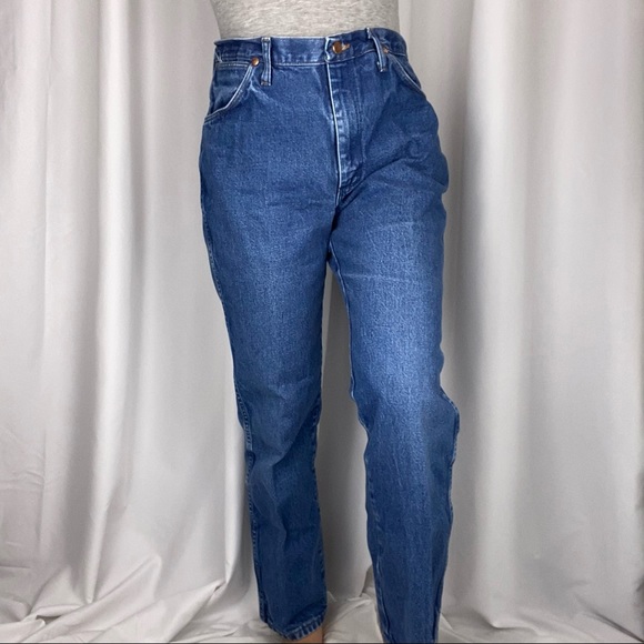 SOLD Wrangler light/medium wash denim sz 34” - Picture 4 of 12